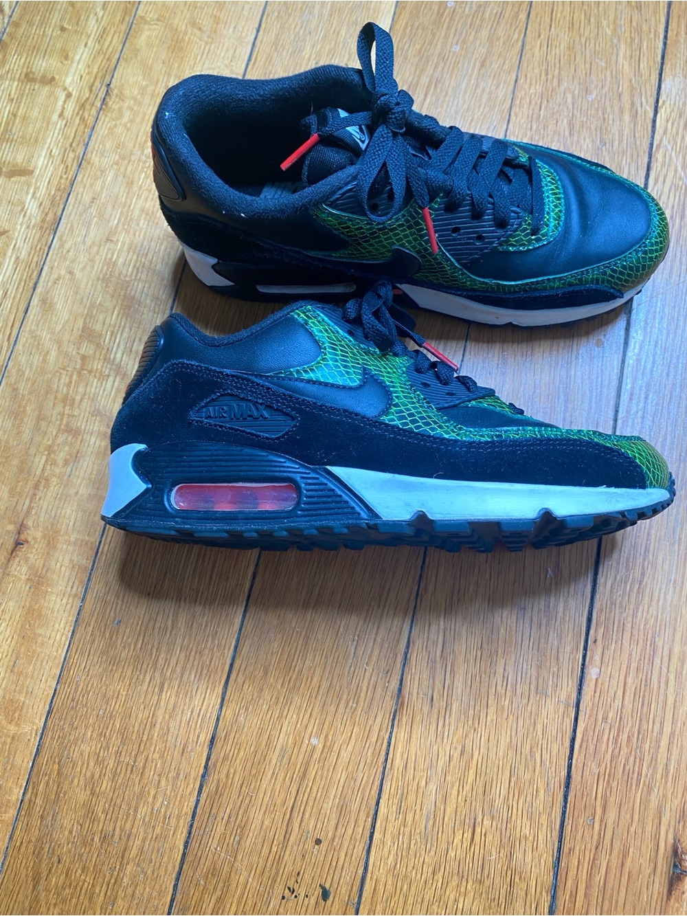 Nike Men’s Black Sneakers with Green Accents